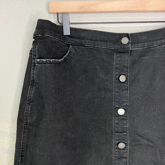 Skies Are Blue Black Denim Button Front Raw Hem Plus Size Knee Length Skirt - Picture 3 of 12
